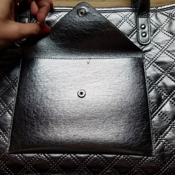 Bath Body Works Metallic Pewter Gray Large Tote Travel Getaway Quilted Bag New - Picture 4 of 8